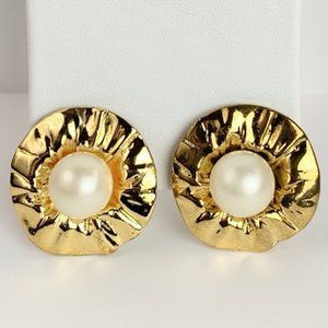 Jordache Gold-tone Flower w/ Faux Pearl Center, Vintage Clip on Earrings